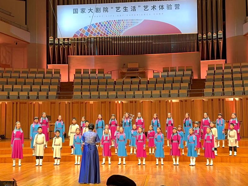 欣喜大孙女两次赴京参加文艺演出並迎本历年
