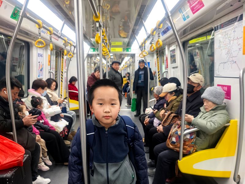 看二孙子背书包赴学堂偶成