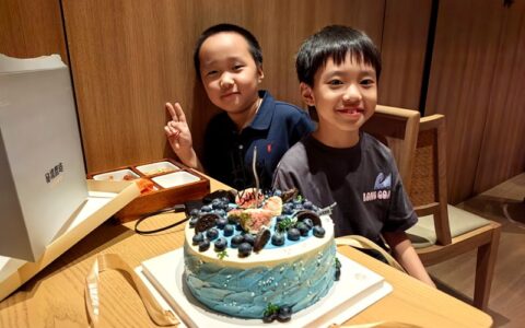 蛇年六月二孙子品瑜九岁生日戏作
