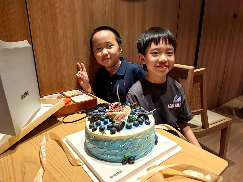 蛇年六月二孙子品瑜九岁生日戏作