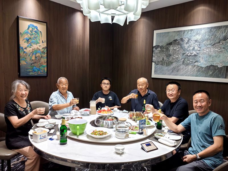 马年六月中伏与儿孙家人们相聚纪事