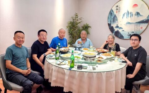 马年六月中伏与儿孙家人们相聚纪事