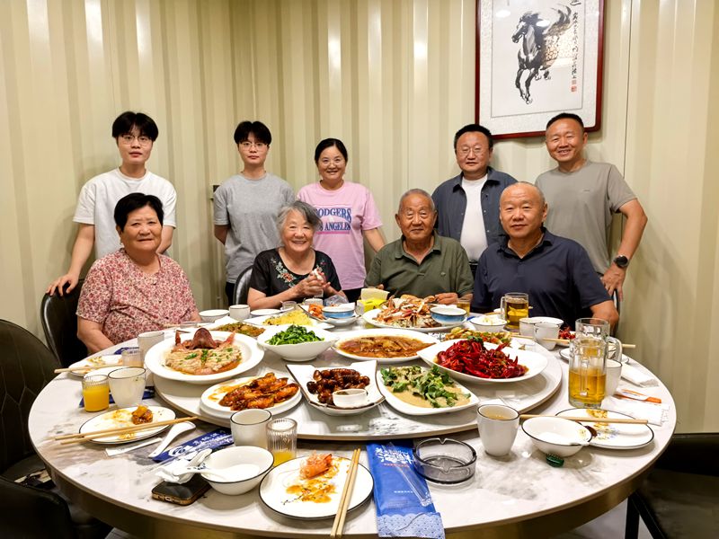 马年六月中伏与儿孙家人们相聚纪事