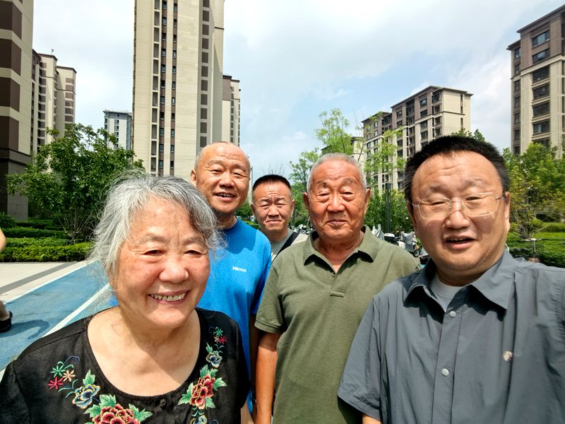 马年六月中伏与儿孙家人们相聚纪事